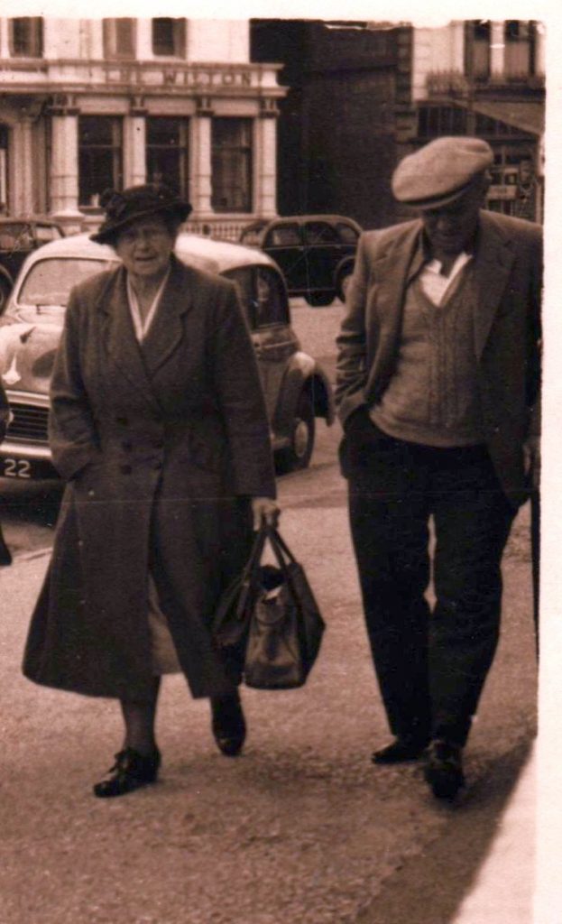 1-Jack_and_Sara_Cropper-623x1024