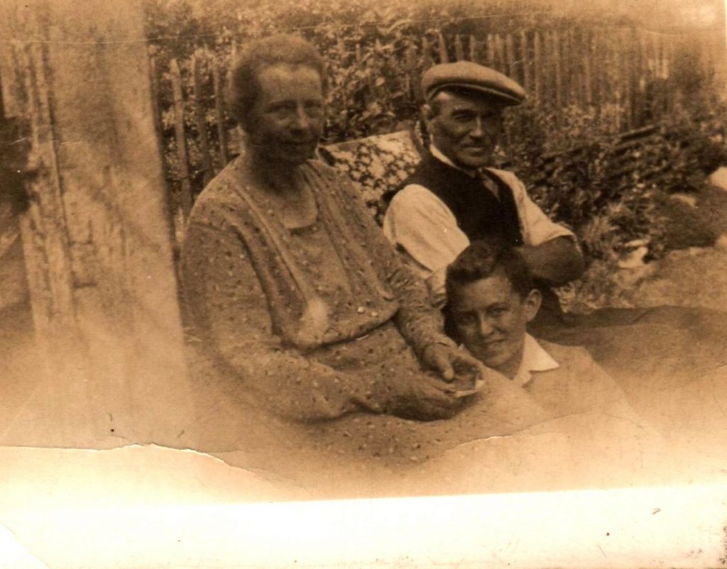 1-John_and_Sara_Cropper_with_son_Eric-1024x802