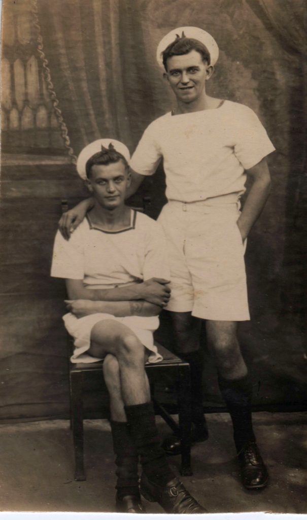 13-Eric_Cropper_-_standing-605x1024