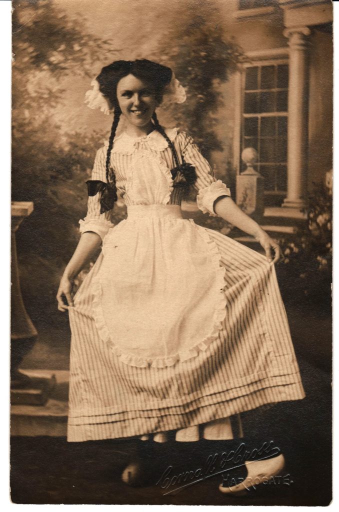 14-Pupil_of_Sara_Cropper_-678x1024