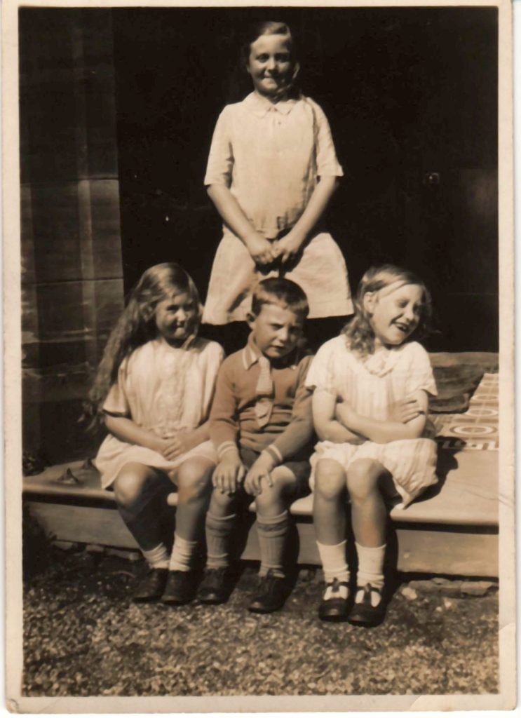 17-AliceAshtonMaryAshtonBillPrescottMarjorie_Prescott-743x1024