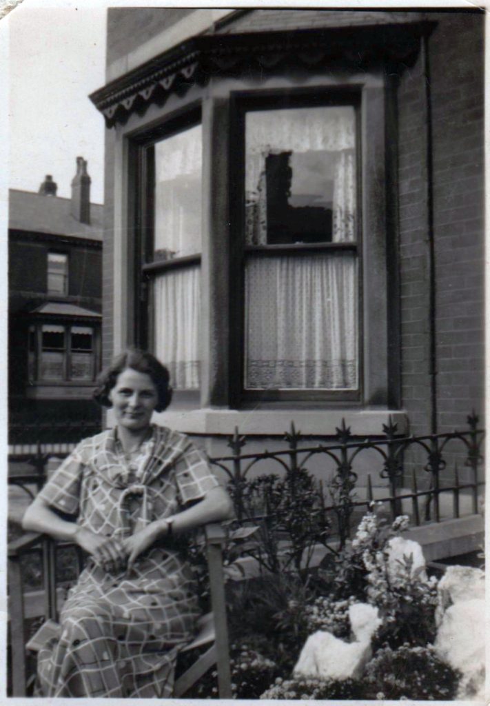 3-Mary_Heyes-711x1024