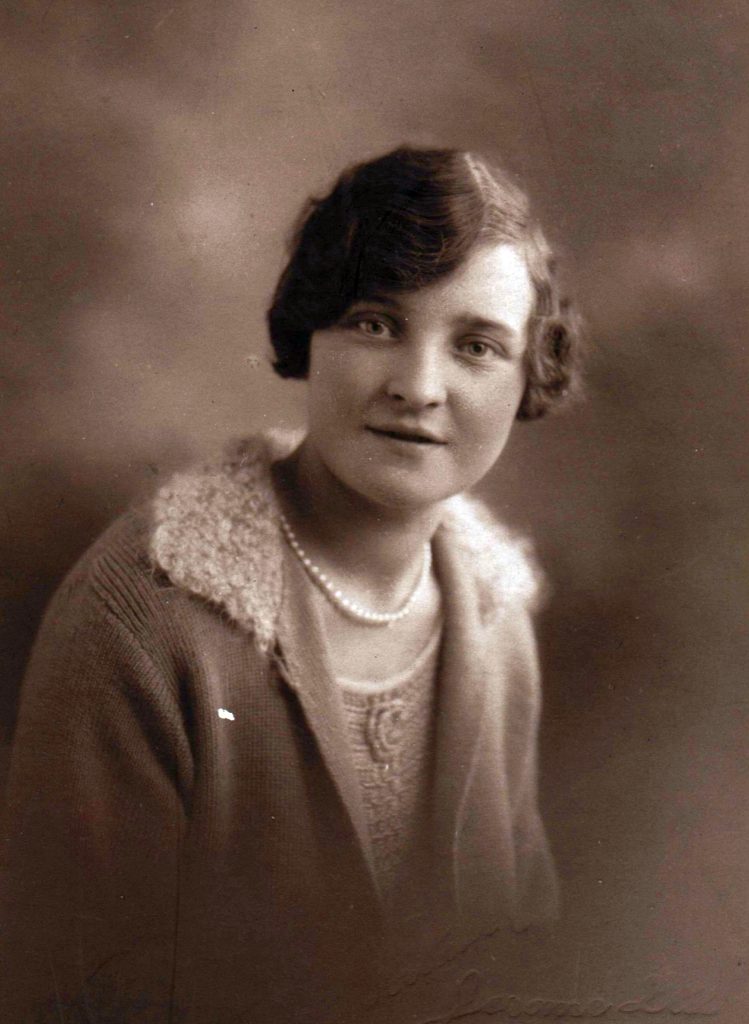 4-Dorothy_Cropper_-_Wife_of_Stanley_Cropper-749x1024