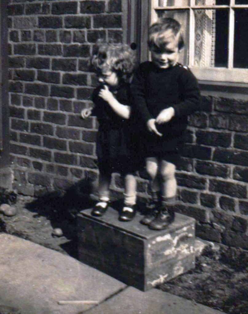 4-Jackie_and_Rita_Cropper_on_step-807x1024