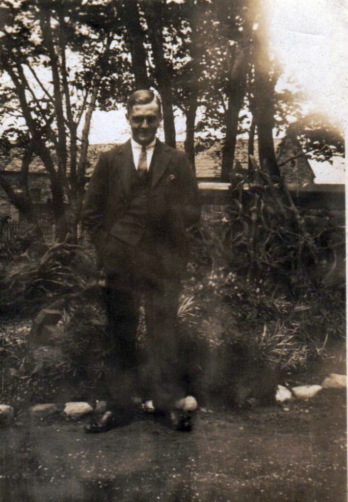 6-John_Heyes-709x1024