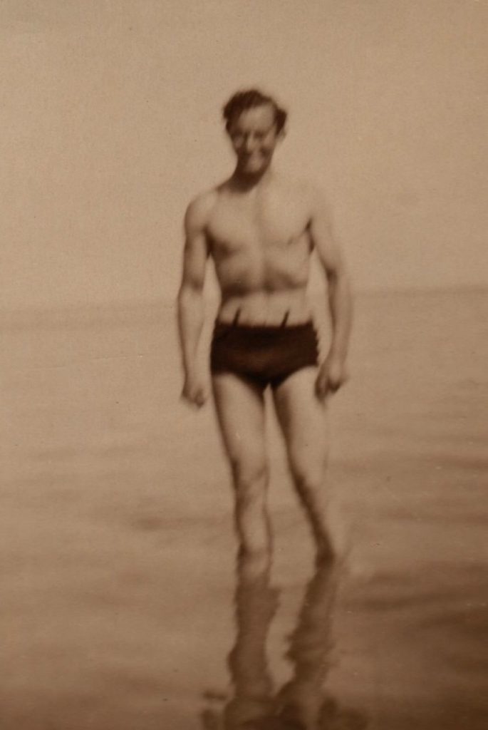 8-Eric_CropperSwimmingTrunks-685x1024