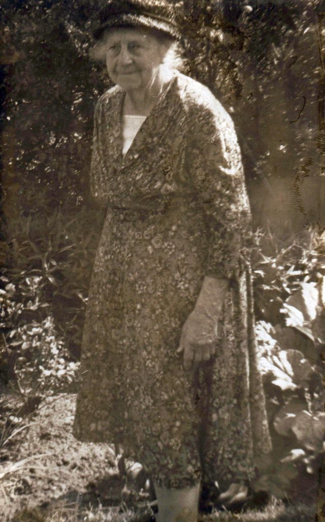 8-Sara_Cropper_-_older-637x1024