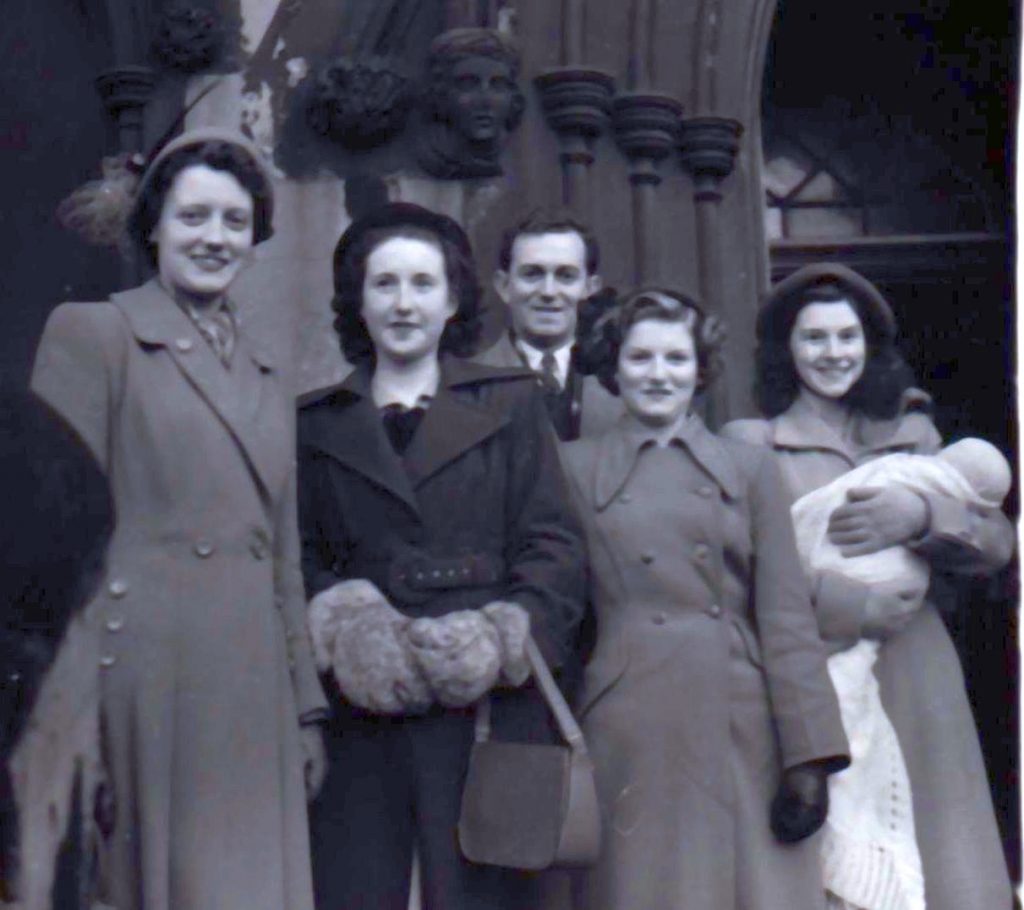 9-Eric_Audrey_with_Janet_1950-1024x910