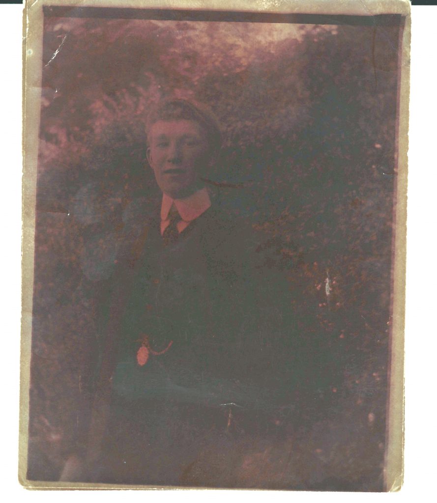 Tony_Cropper_in_suit-889x1024